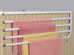 Sušák na deskový radiátor, čtyřramenný - sklopený i s prádlem
